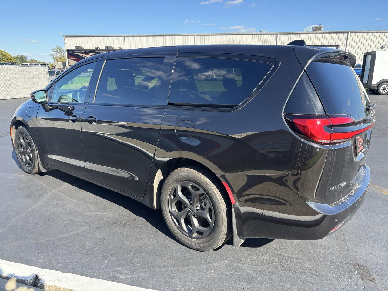 Chrysler Pacifica Hybrid Touring L FWD 2023
