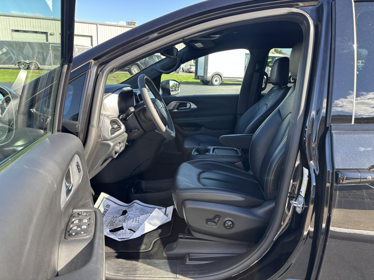 Chrysler Pacifica Hybrid Touring L FWD 2023