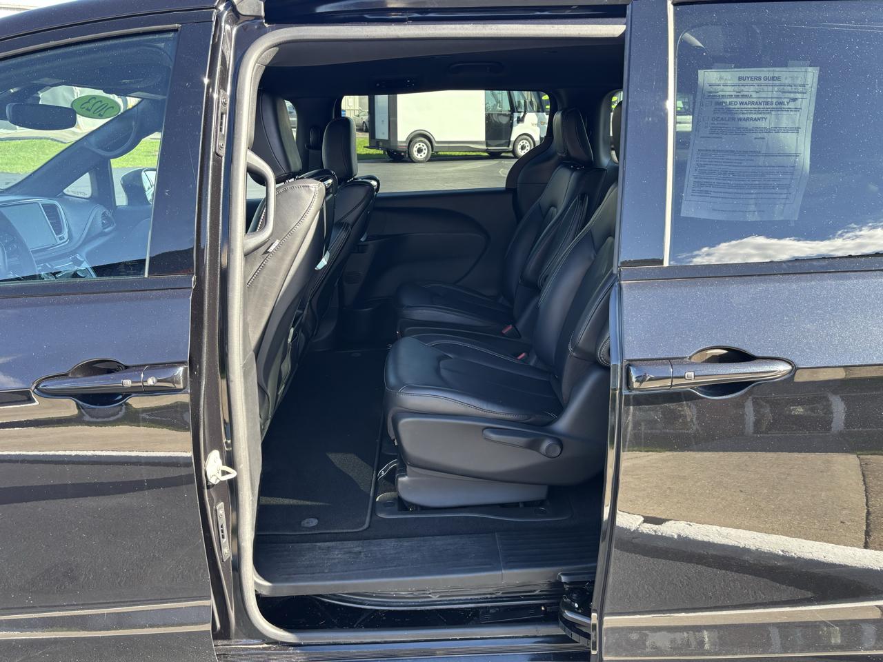 Chrysler Pacifica Hybrid Touring L FWD 2023
