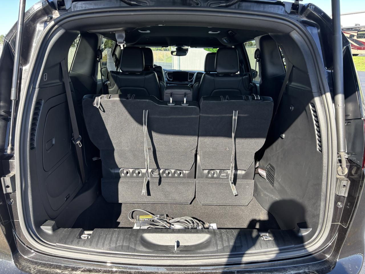 Chrysler Pacifica Hybrid Touring L FWD 2023