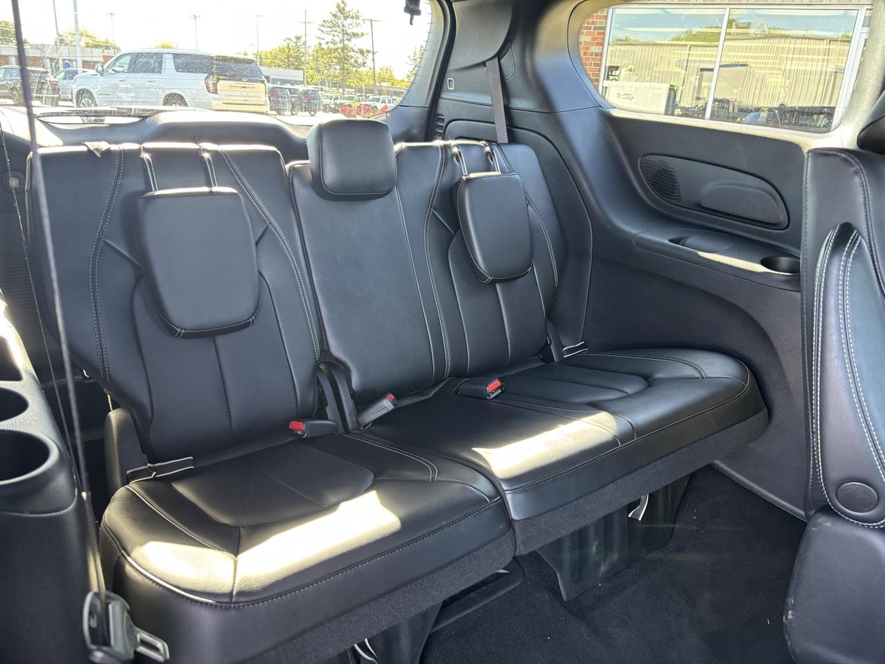 Chrysler Pacifica Hybrid Touring L FWD 2023