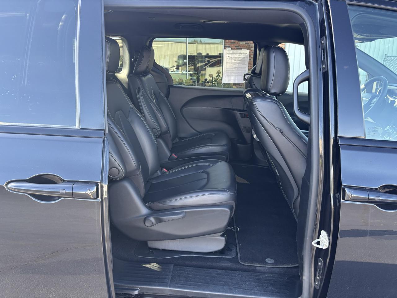 Chrysler Pacifica Hybrid Touring L FWD 2023