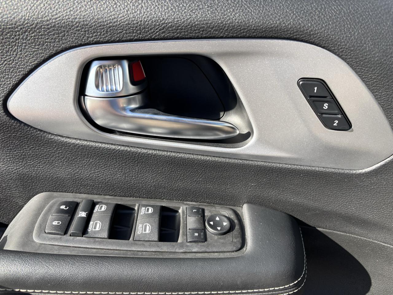 Chrysler Pacifica Hybrid Touring L FWD 2023
