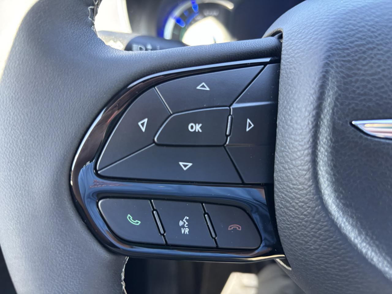 Chrysler Pacifica Hybrid Touring L FWD 2023