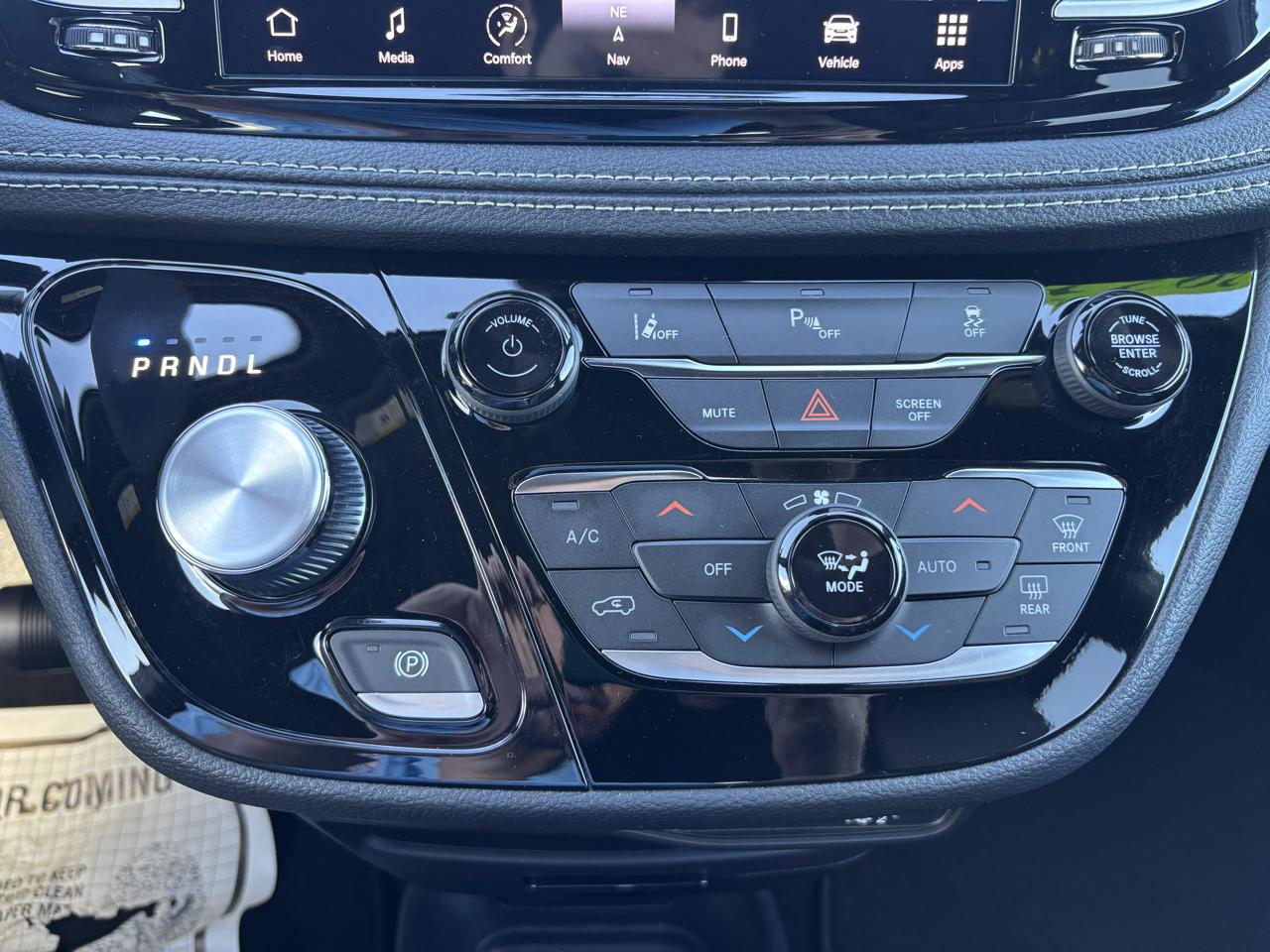 Chrysler Pacifica Hybrid Touring L FWD 2023