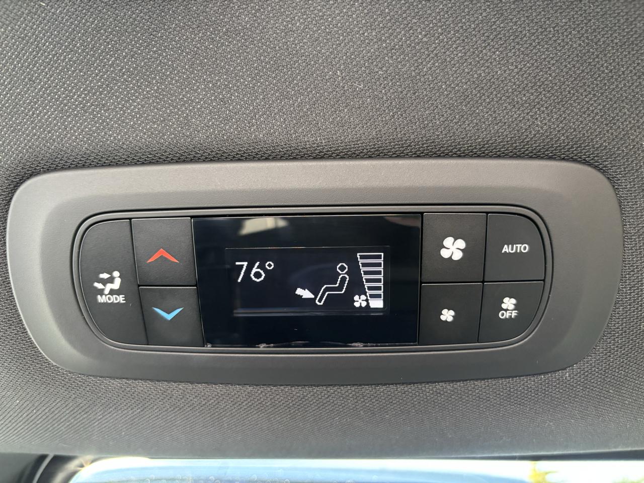 Chrysler Pacifica Hybrid Touring L FWD 2023