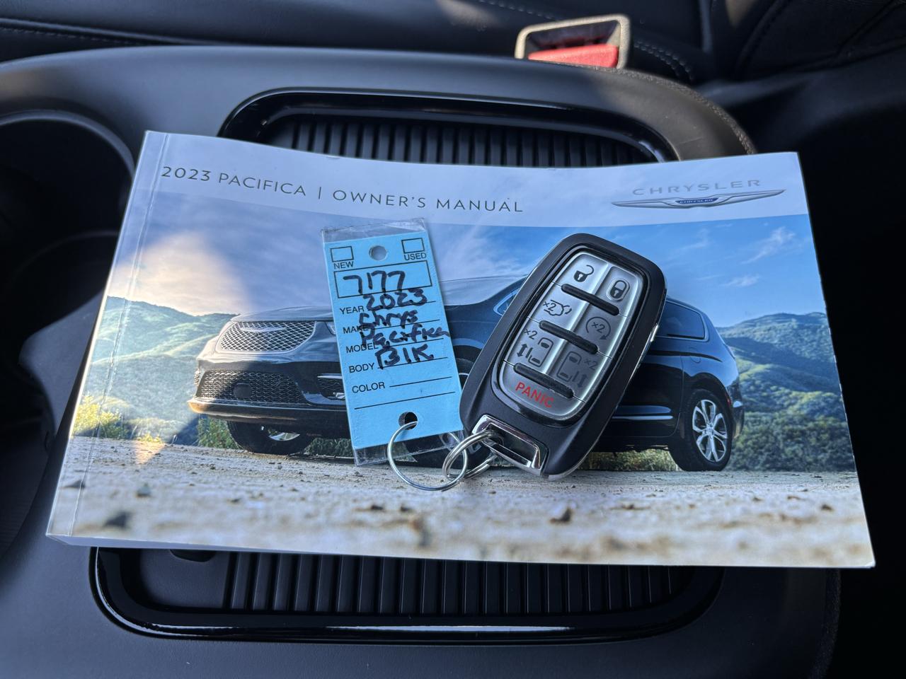 Chrysler Pacifica Hybrid Touring L FWD 2023