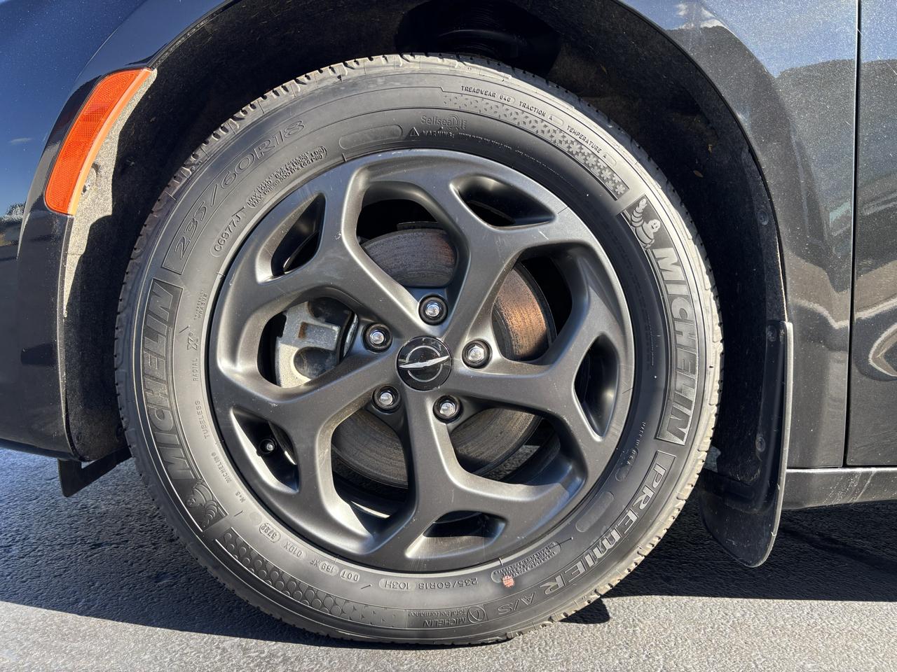 Chrysler Pacifica Hybrid Touring L FWD 2023