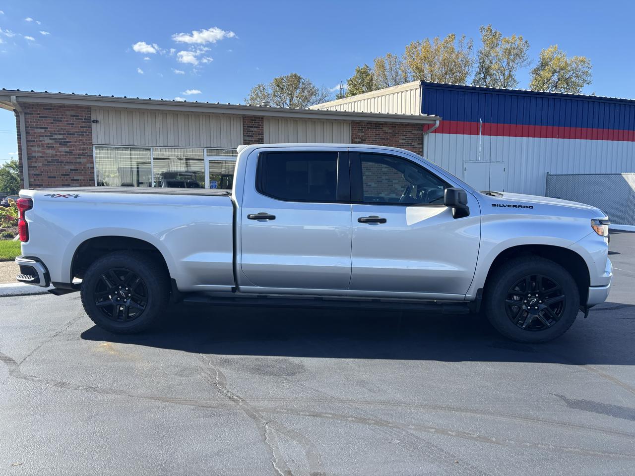 Chevrolet Silverado 1500 4WD Crew Cab 157" Custom 2022