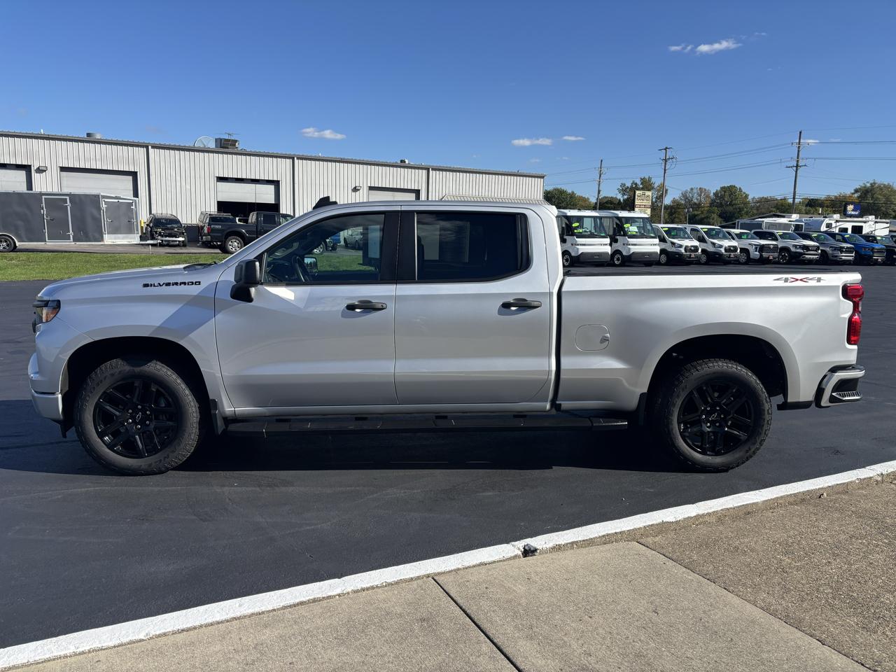 Chevrolet Silverado 1500 4WD Crew Cab 157" Custom 2022