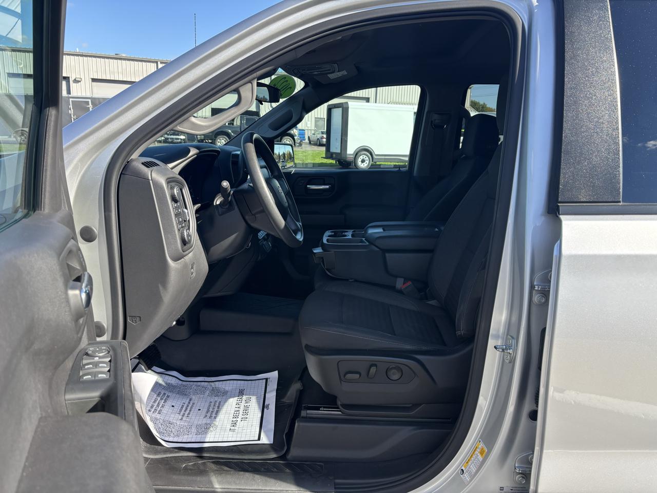 Chevrolet Silverado 1500 4WD Crew Cab 157" Custom 2022