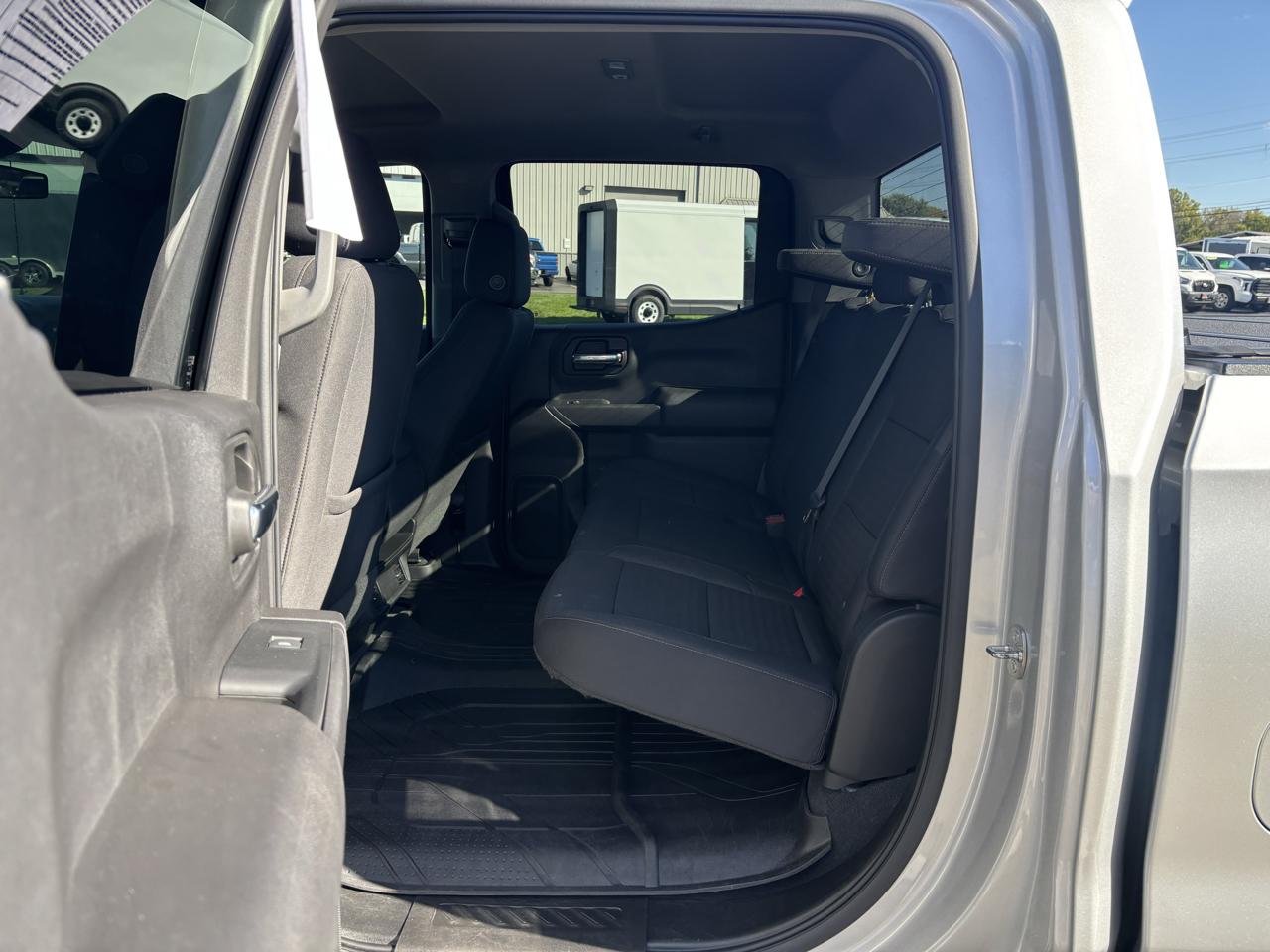 Chevrolet Silverado 1500 4WD Crew Cab 157" Custom 2022