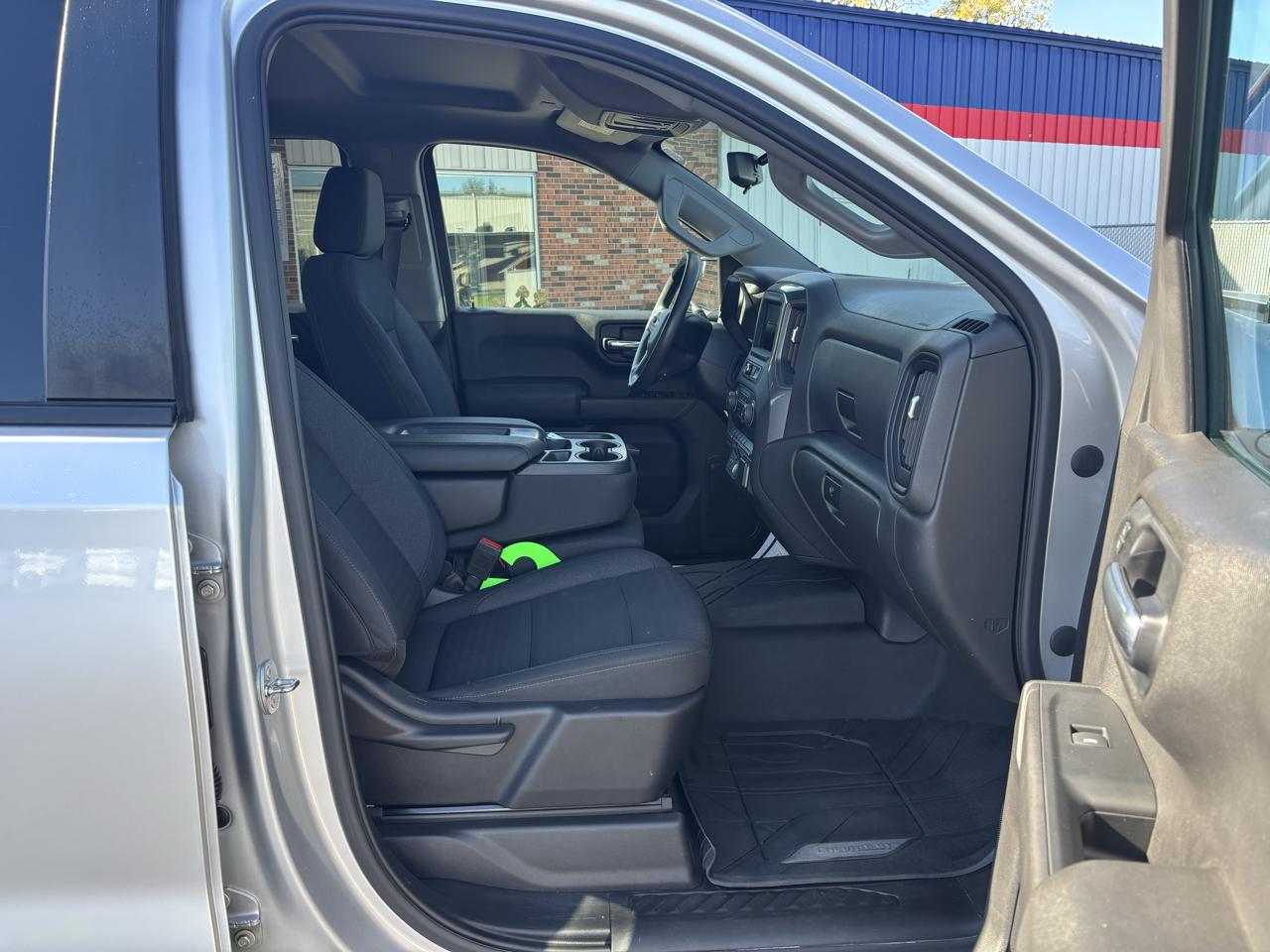 Chevrolet Silverado 1500 4WD Crew Cab 157" Custom 2022