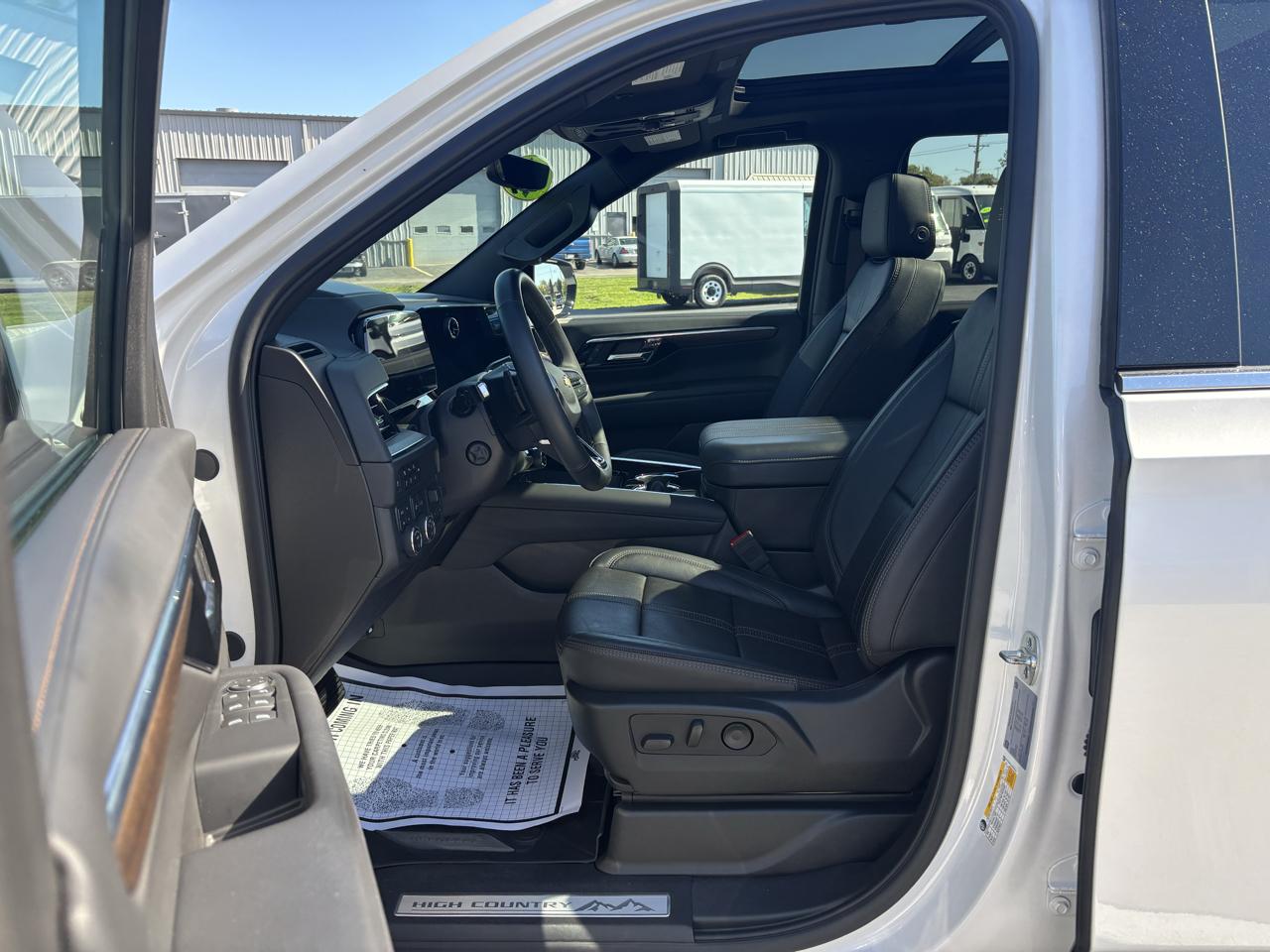Chevrolet Suburban 4WD 4dr High Country 2025