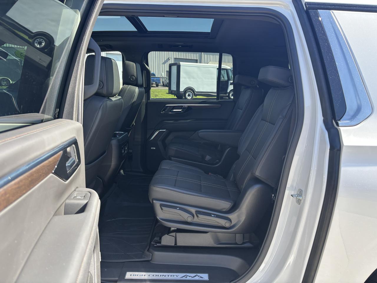 Chevrolet Suburban 4WD 4dr High Country 2025