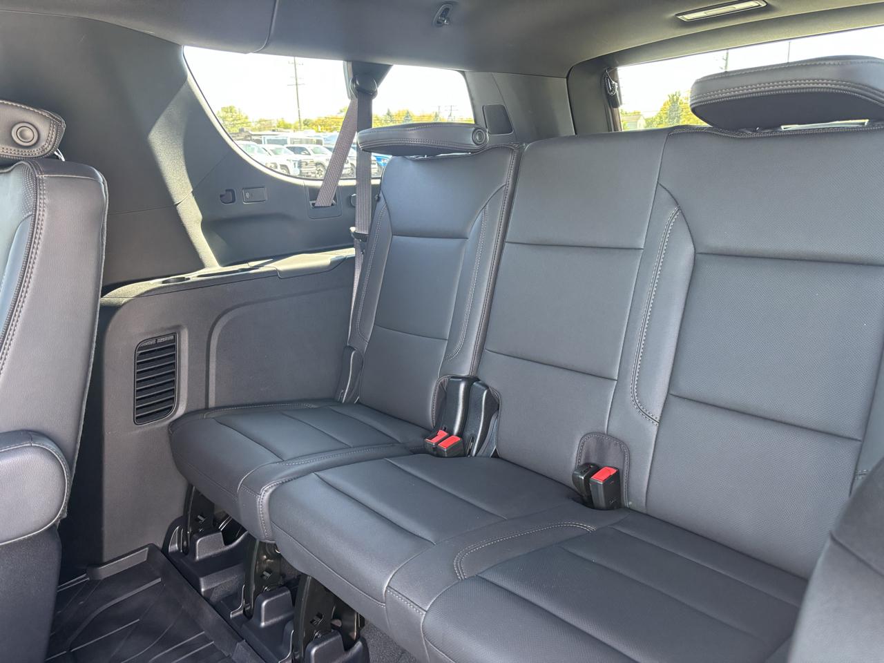 Chevrolet Suburban 4WD 4dr High Country 2025