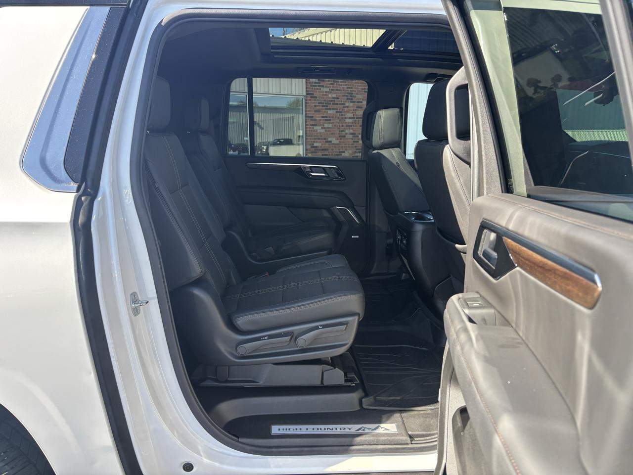 Chevrolet Suburban 4WD 4dr High Country 2025