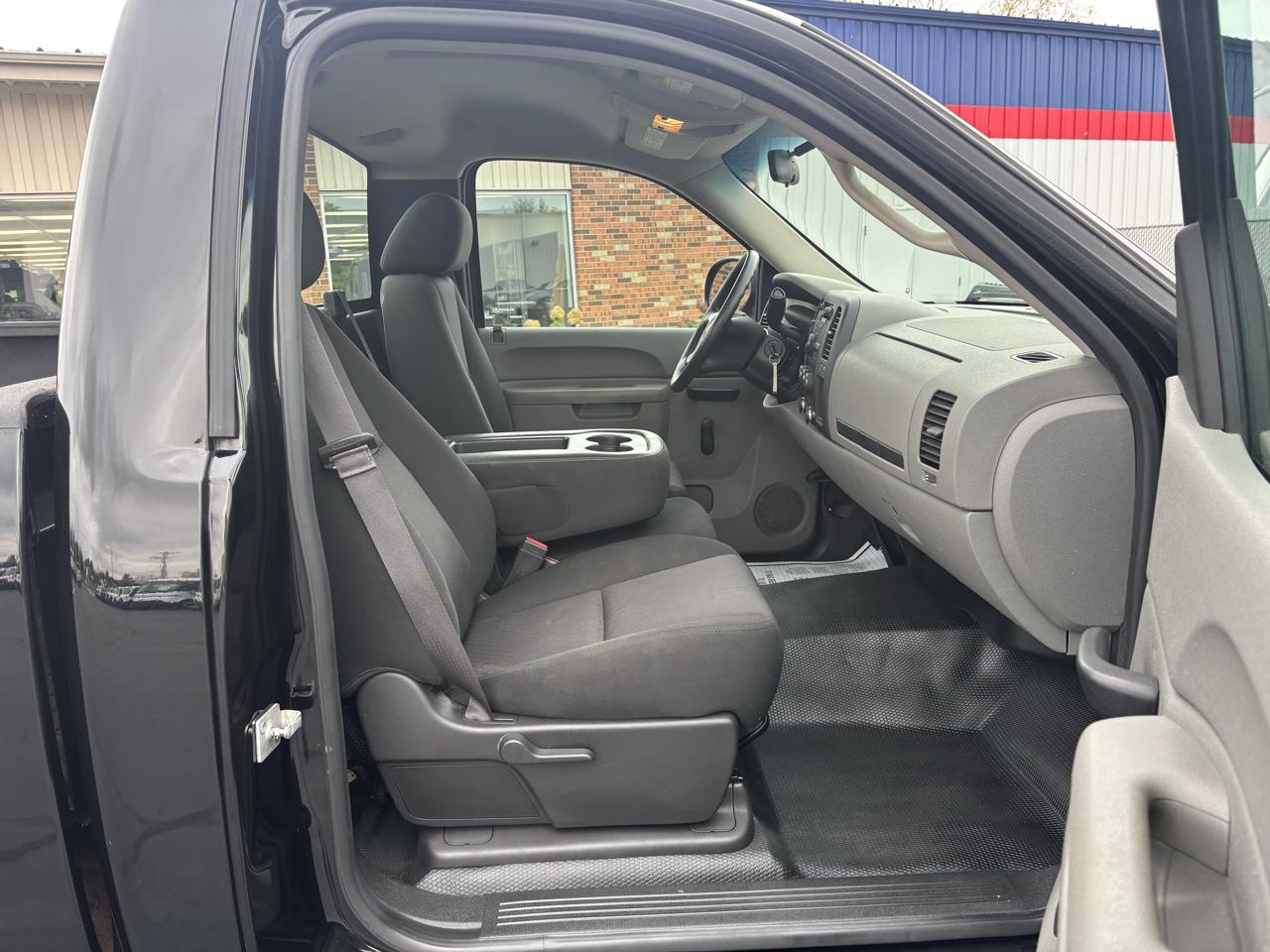 Chevrolet Silverado 2500HD 2WD Reg Cab 133.7" Work Truck 2014