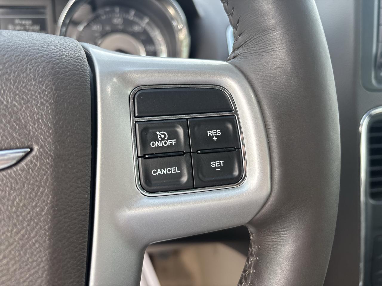 Chrysler Town & Country 4dr Wgn Touring 2016