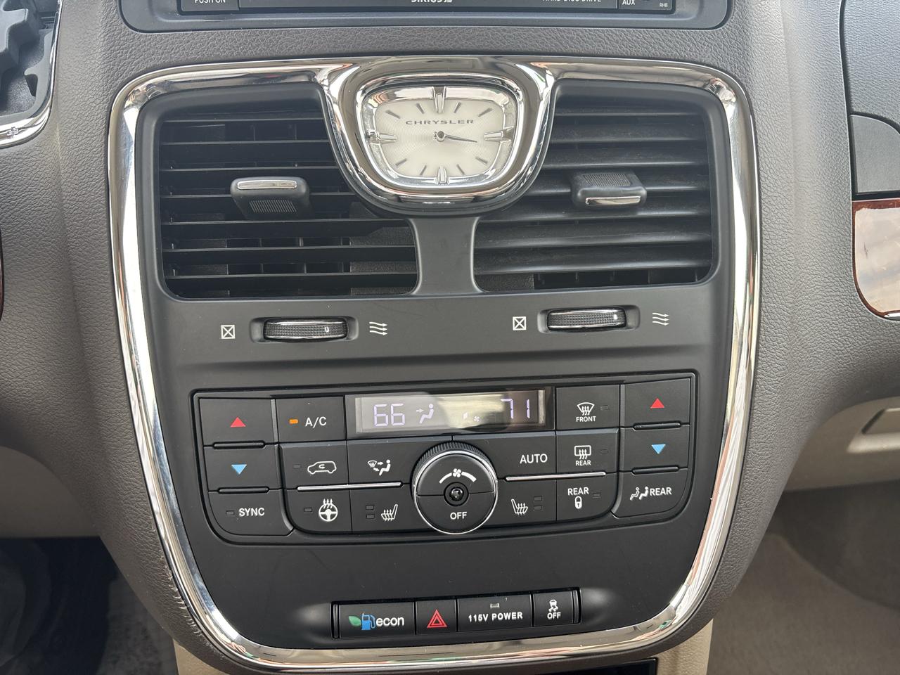 Chrysler Town & Country 4dr Wgn Touring 2016