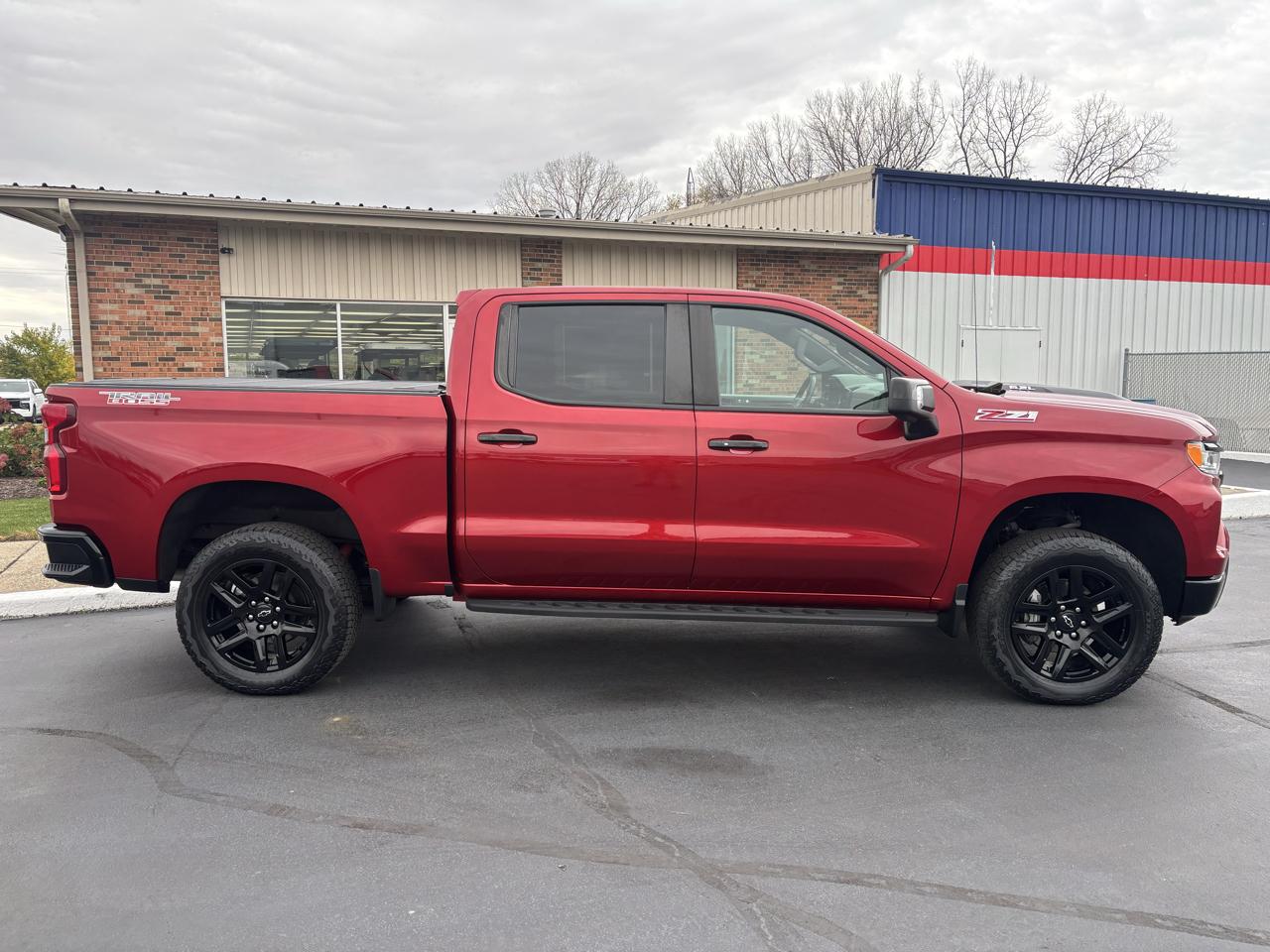 Chevrolet Silverado 1500 4WD Crew Cab 147" LT Trail Boss 2025