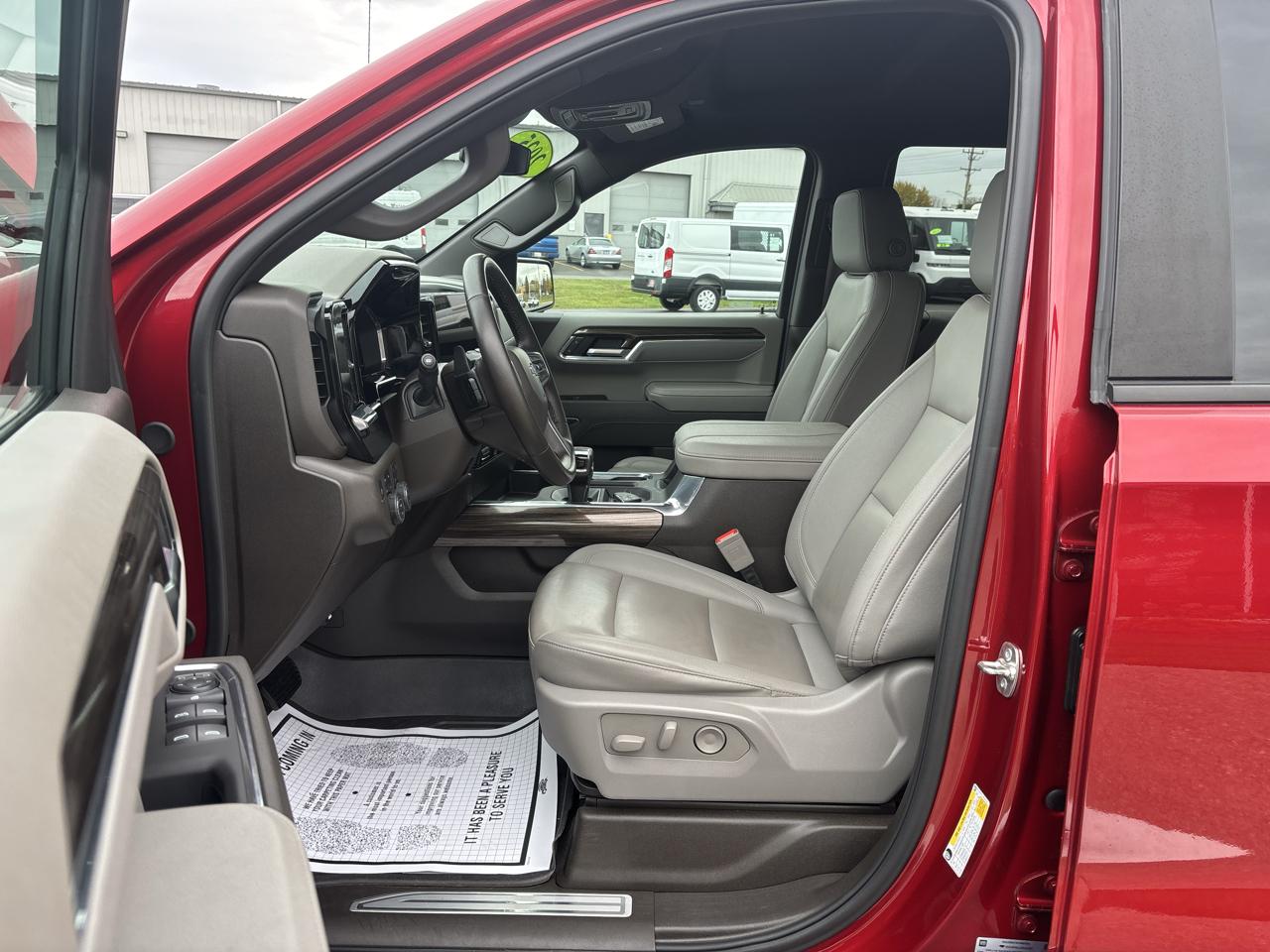 Chevrolet Silverado 1500 4WD Crew Cab 147" LT Trail Boss 2025