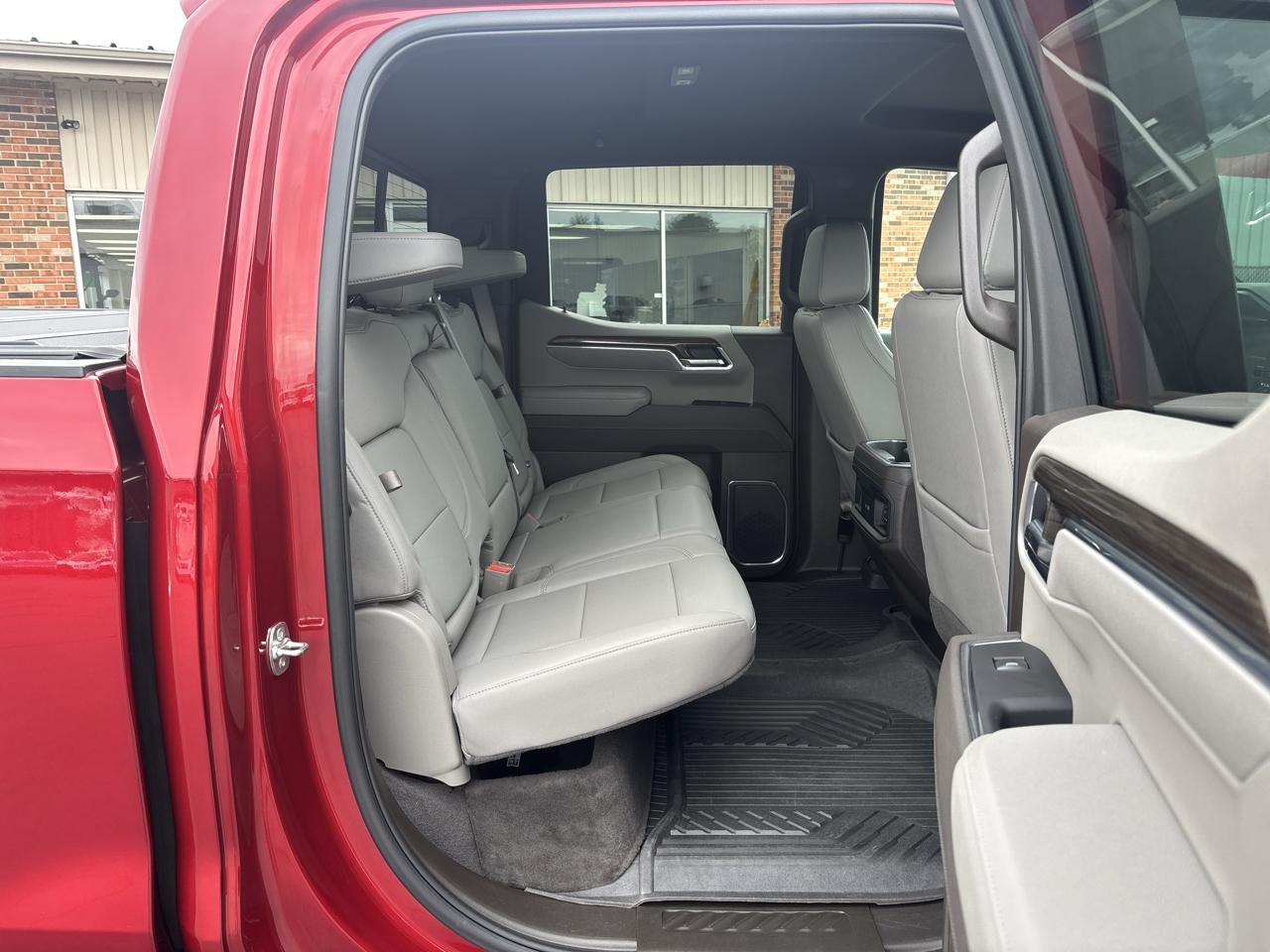 Chevrolet Silverado 1500 4WD Crew Cab 147" LT Trail Boss 2025