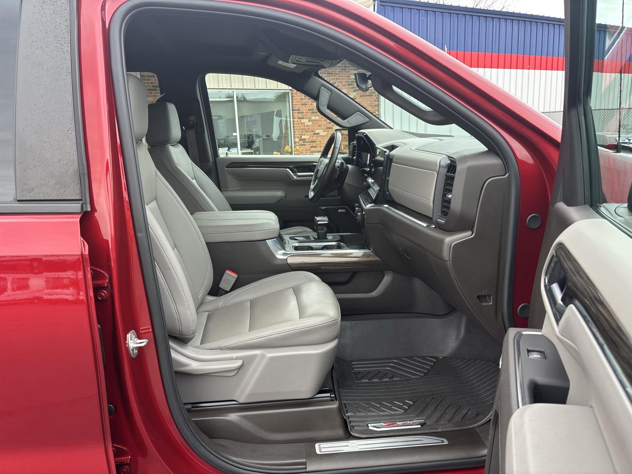 Chevrolet Silverado 1500 4WD Crew Cab 147" LT Trail Boss 2025