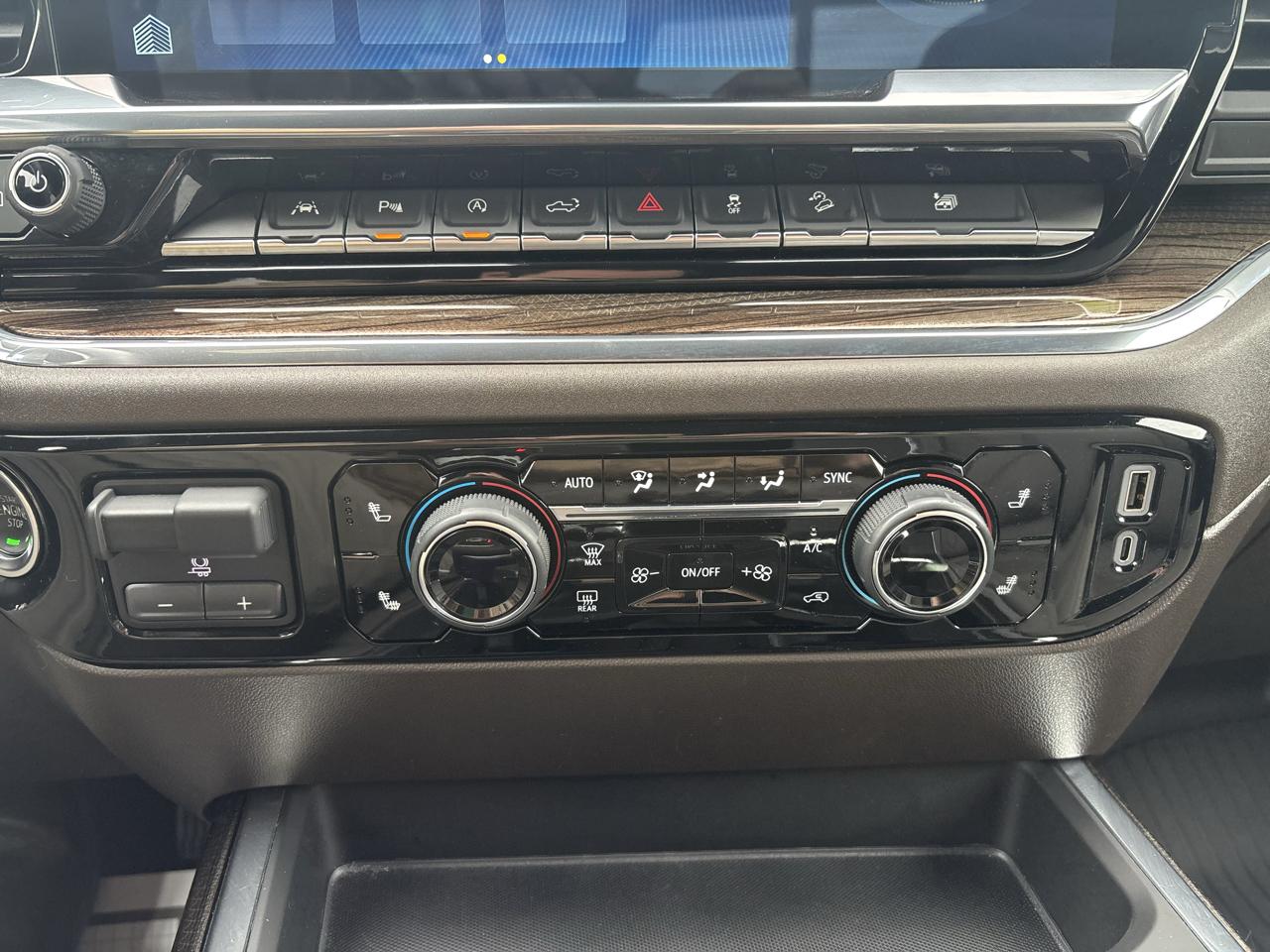 Chevrolet Silverado 1500 4WD Crew Cab 147" LT Trail Boss 2025