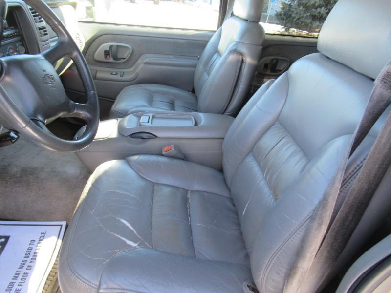 Chevrolet Suburban K2500 4WD 1999