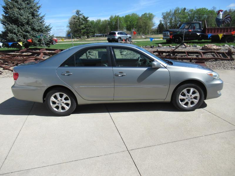 Toyota Camry XLE V6 2005