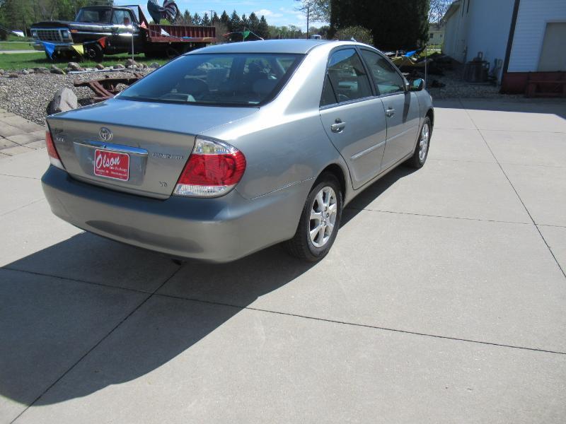 Toyota Camry XLE V6 2005