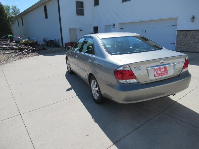 Toyota Camry XLE V6 2005