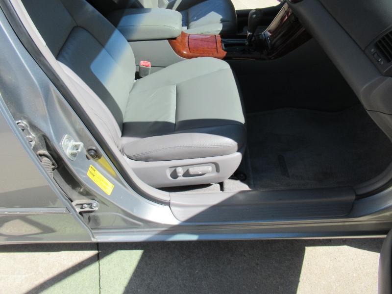 Toyota Camry XLE V6 2005