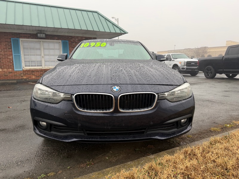 2017 BMW 3 Series 320i's photo