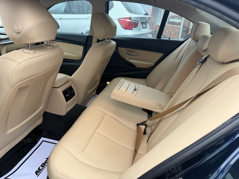 BMW 3-Series 320i Sedan 2017