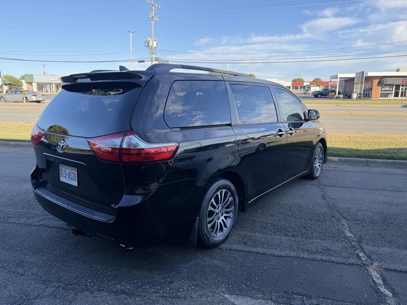 Toyota Sienna Limited Premium 7-Passenger 2019