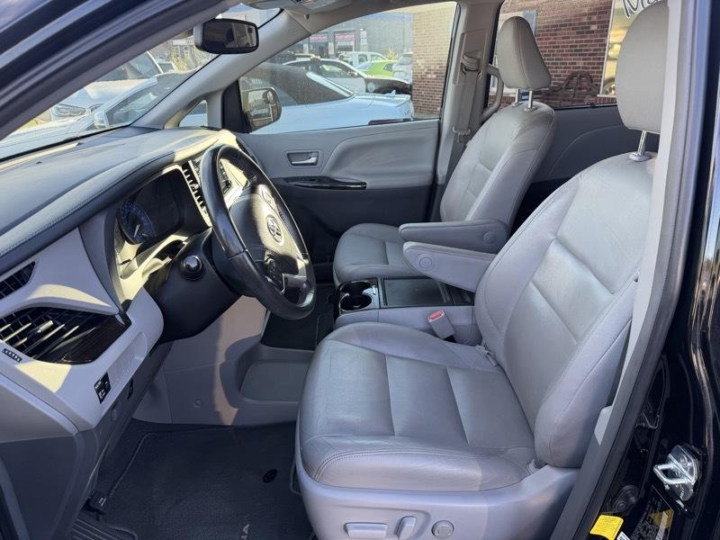 Toyota Sienna Limited Premium 7-Passenger 2019