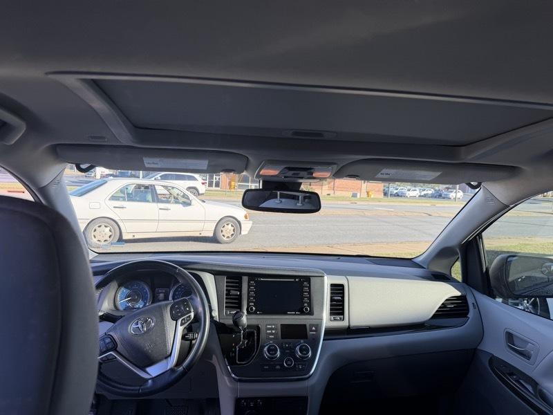 Toyota Sienna Limited Premium 7-Passenger 2019