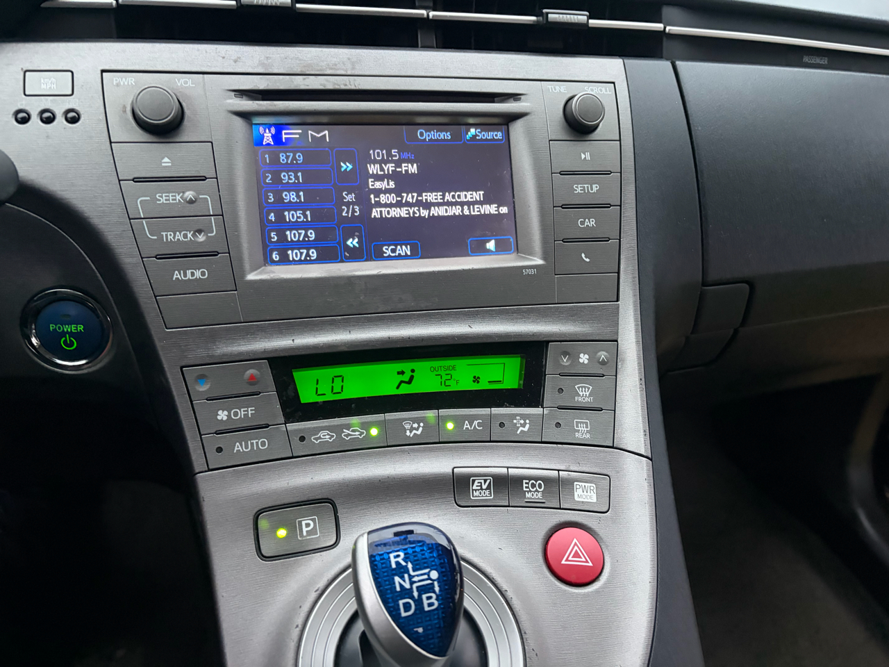 Toyota Prius Two 2015