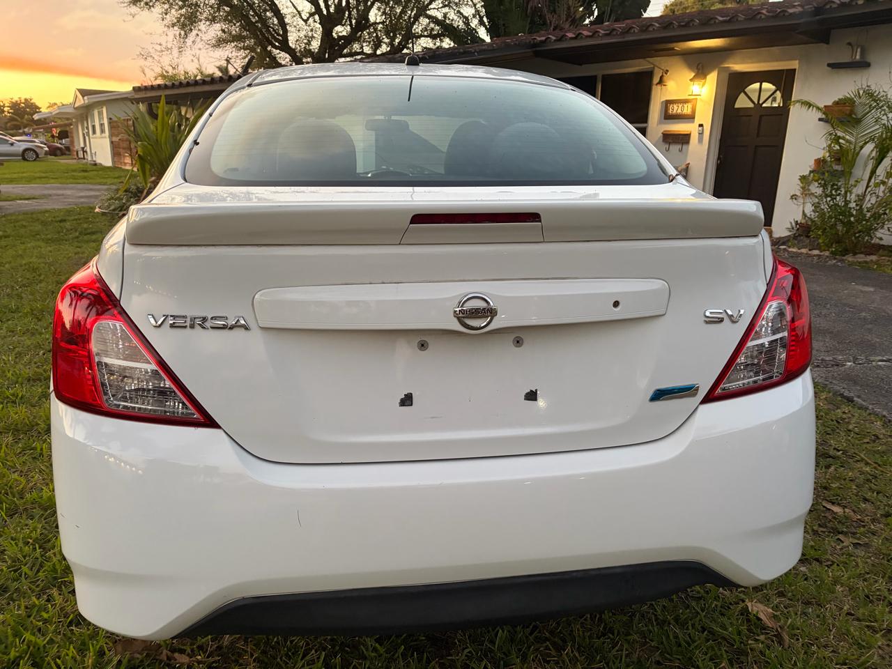 Nissan Versa 1.6 SV Sedan 2015