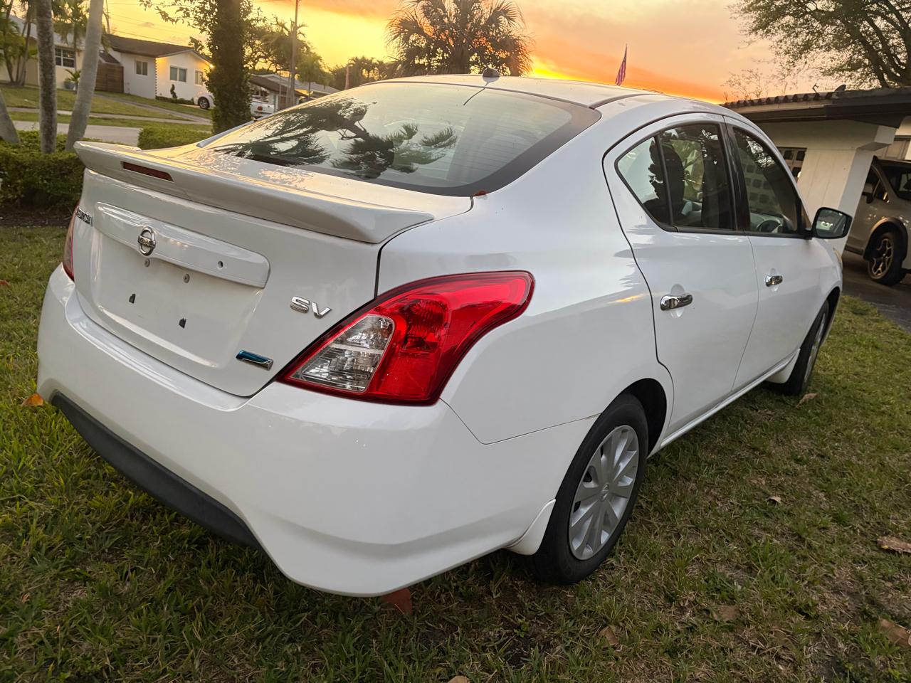 Nissan Versa 1.6 SV Sedan 2015