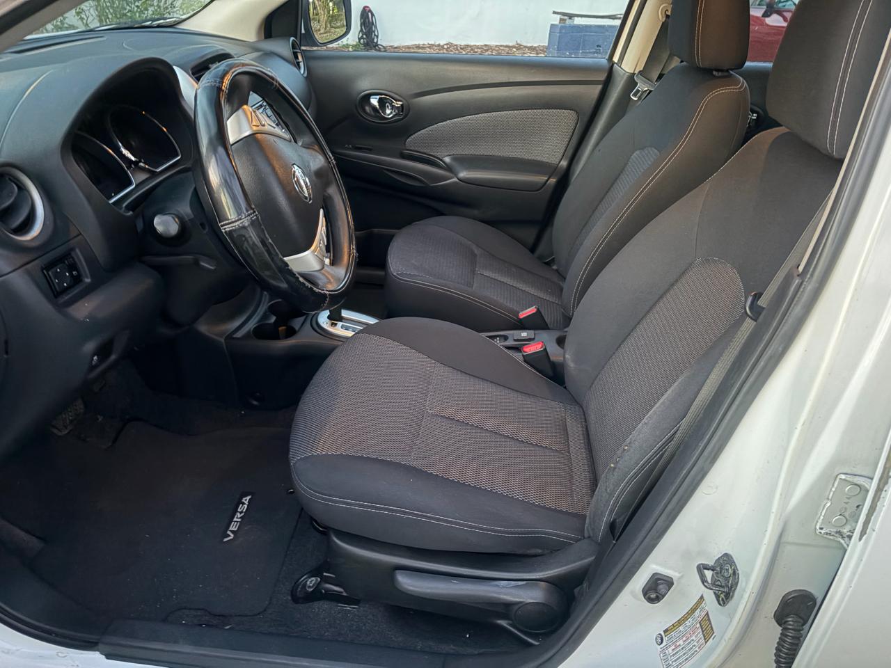 Nissan Versa 1.6 SV Sedan 2015