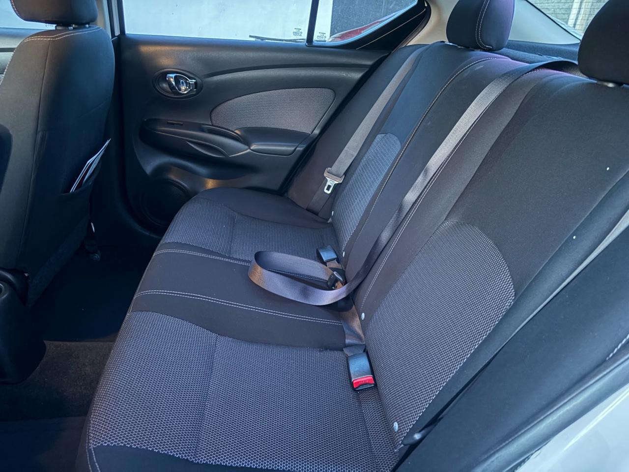 Nissan Versa 1.6 SV Sedan 2015