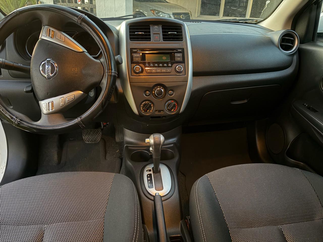 Nissan Versa 1.6 SV Sedan 2015