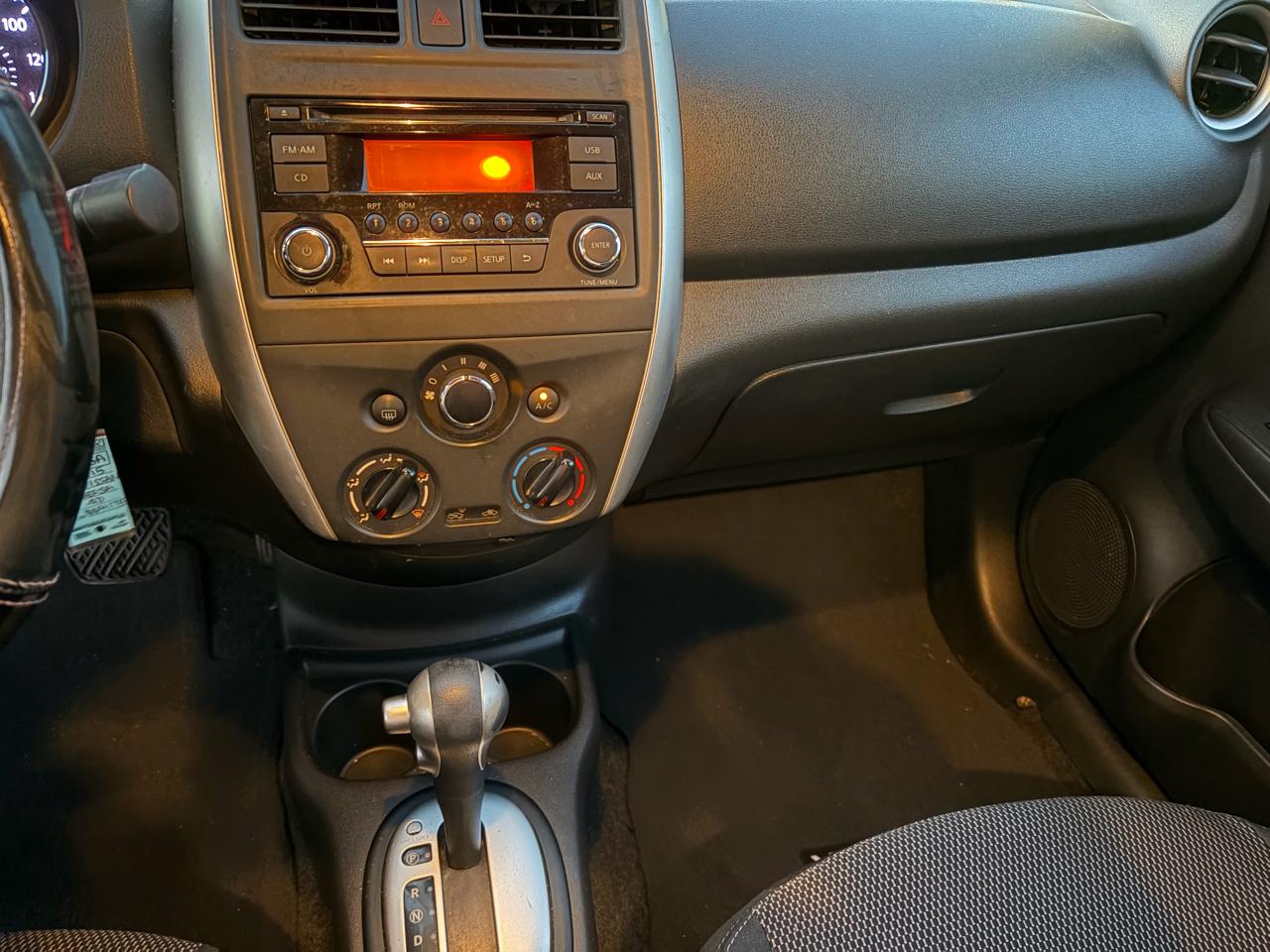 Nissan Versa 1.6 SV Sedan 2015