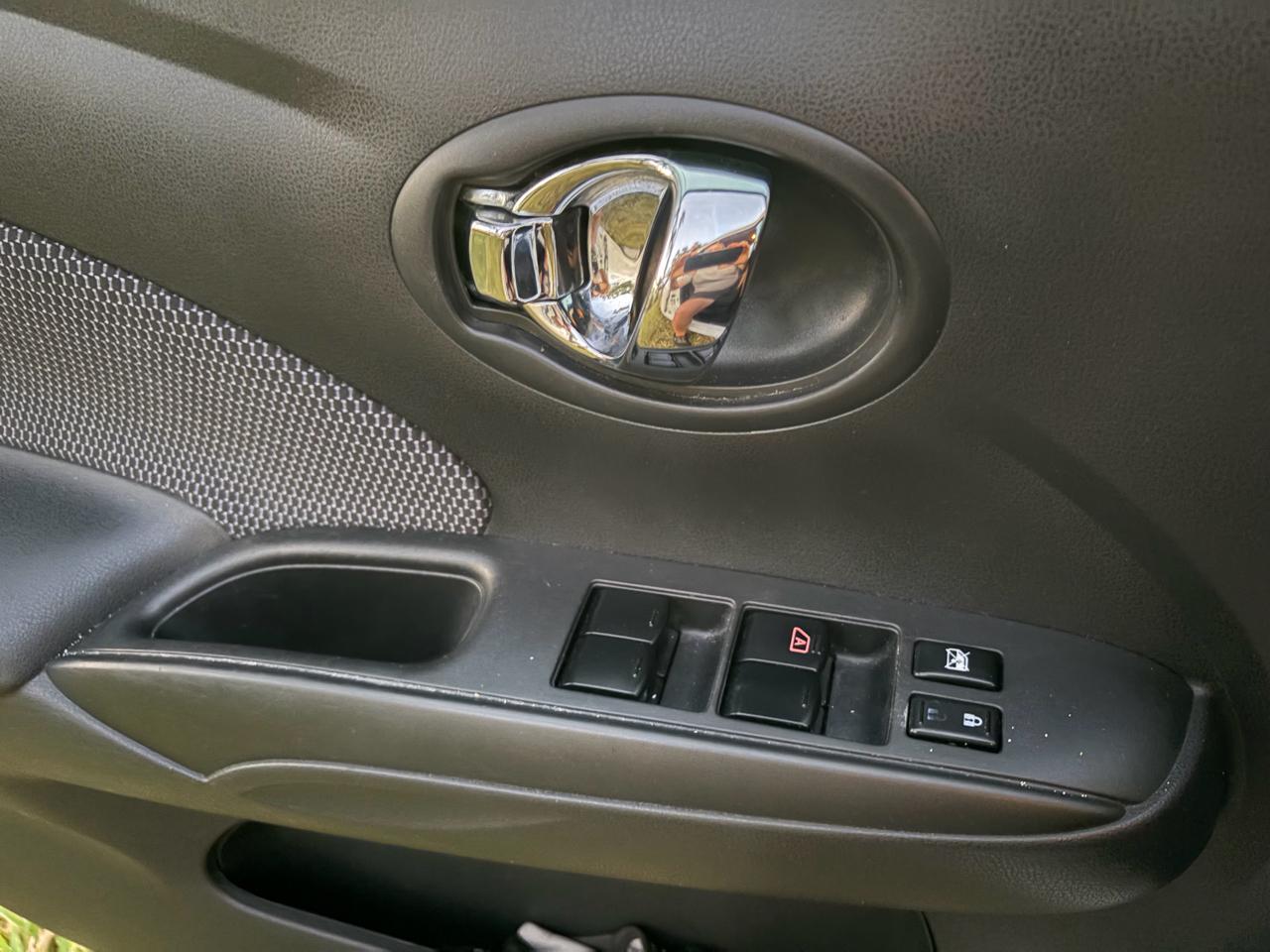 Nissan Versa 1.6 SV Sedan 2015