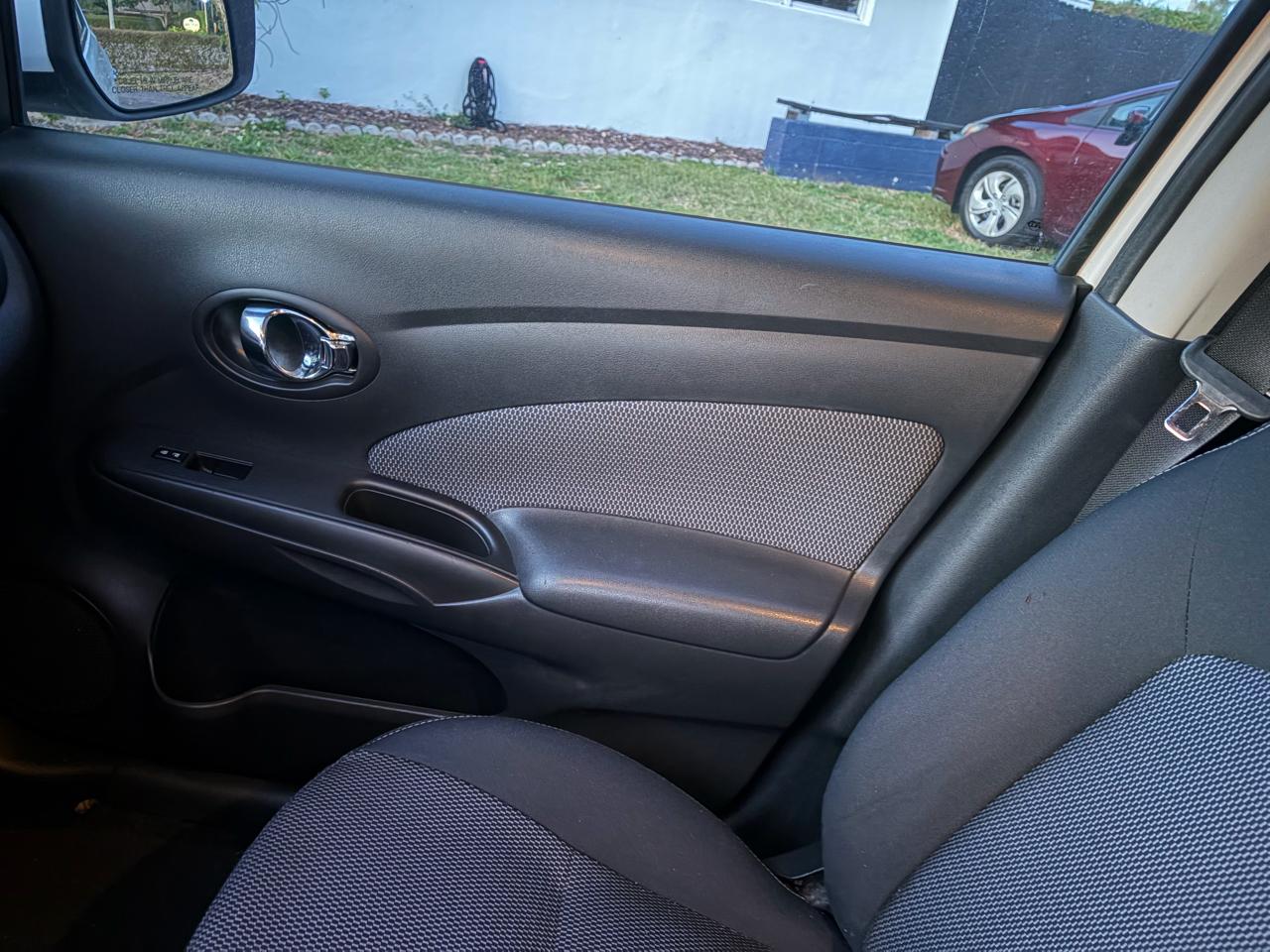 Nissan Versa 1.6 SV Sedan 2015