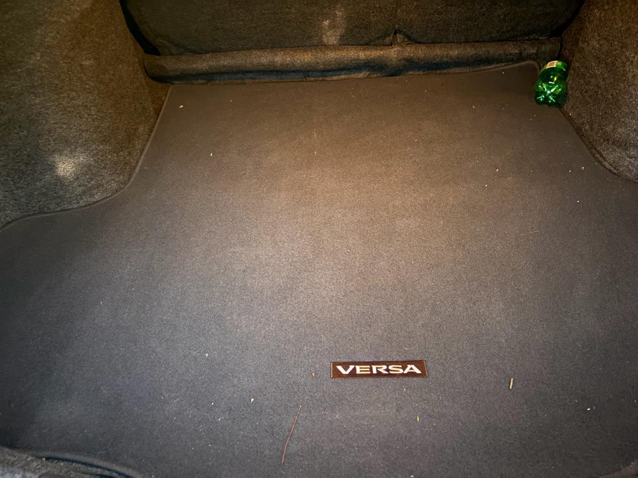 Nissan Versa 1.6 SV Sedan 2015