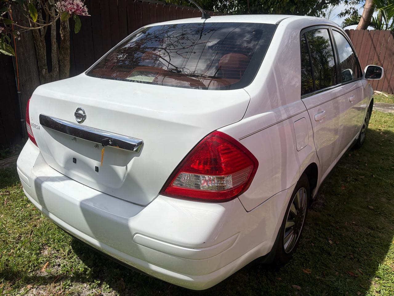 Nissan Versa 1.8 S Sedan 2008